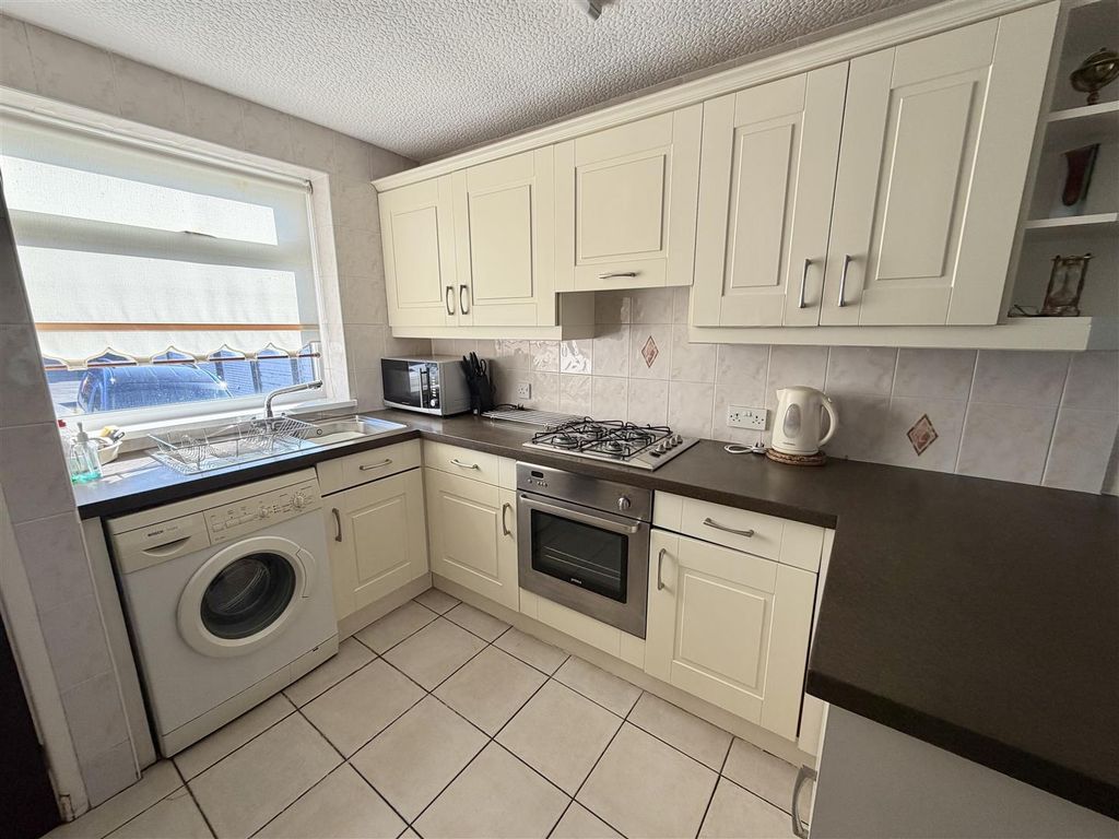 Property photo 2 of 12 Kitchen Diner