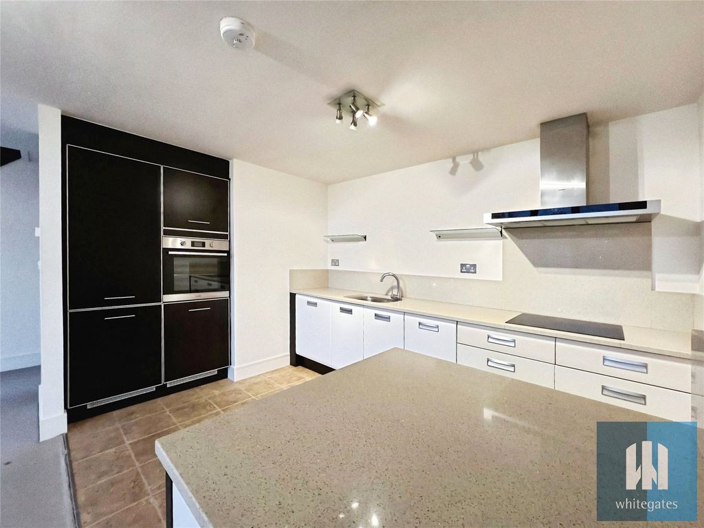 Property photo 2 of 18 Picture No. 13