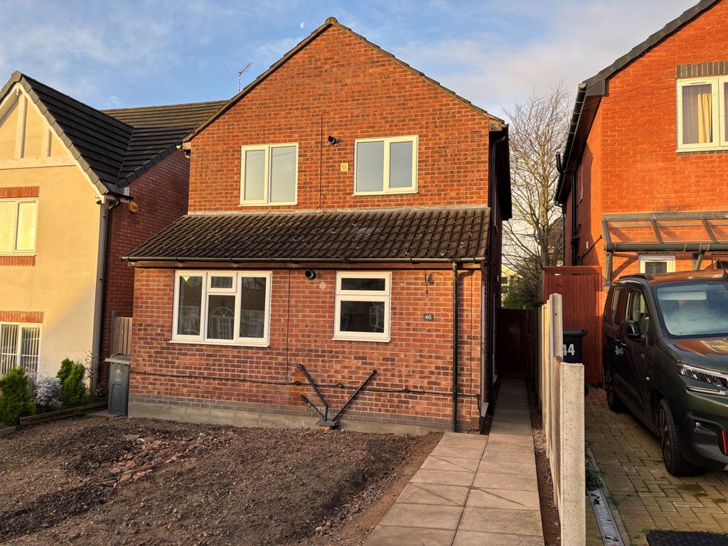 Property photo 1 of 13 Sunnycroft Road, Le3