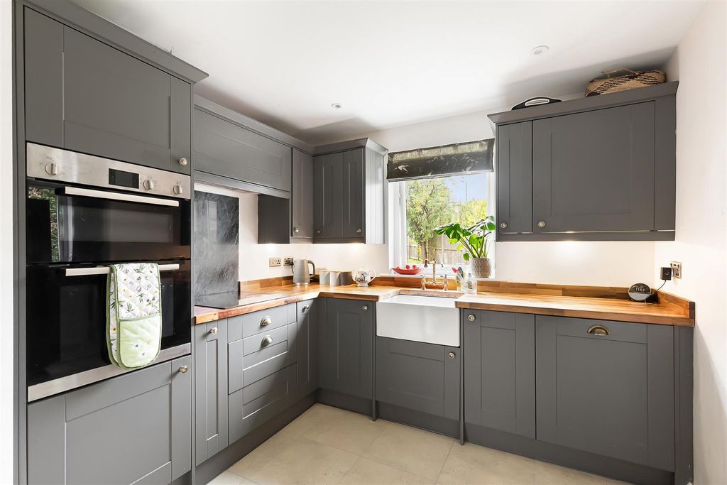 Property photo 2 of 17 Kitchen.Jpg