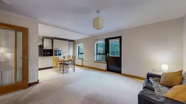 Property photo 1 of 2