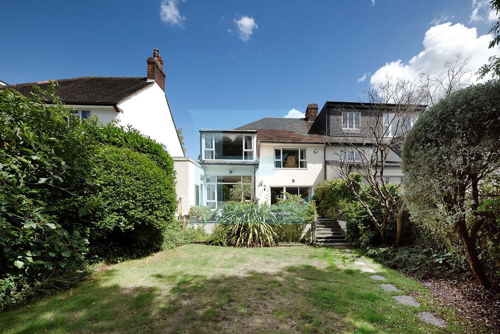 Property photo 3 of 21 Picture No. 23