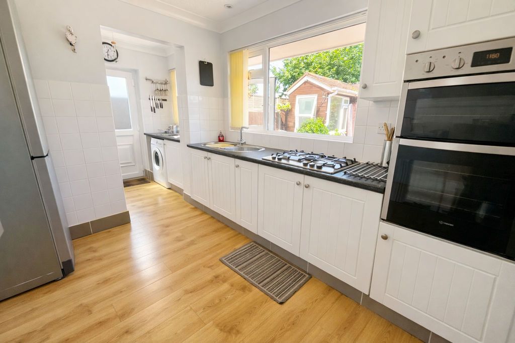 Property photo 2 of 15 Kitchen