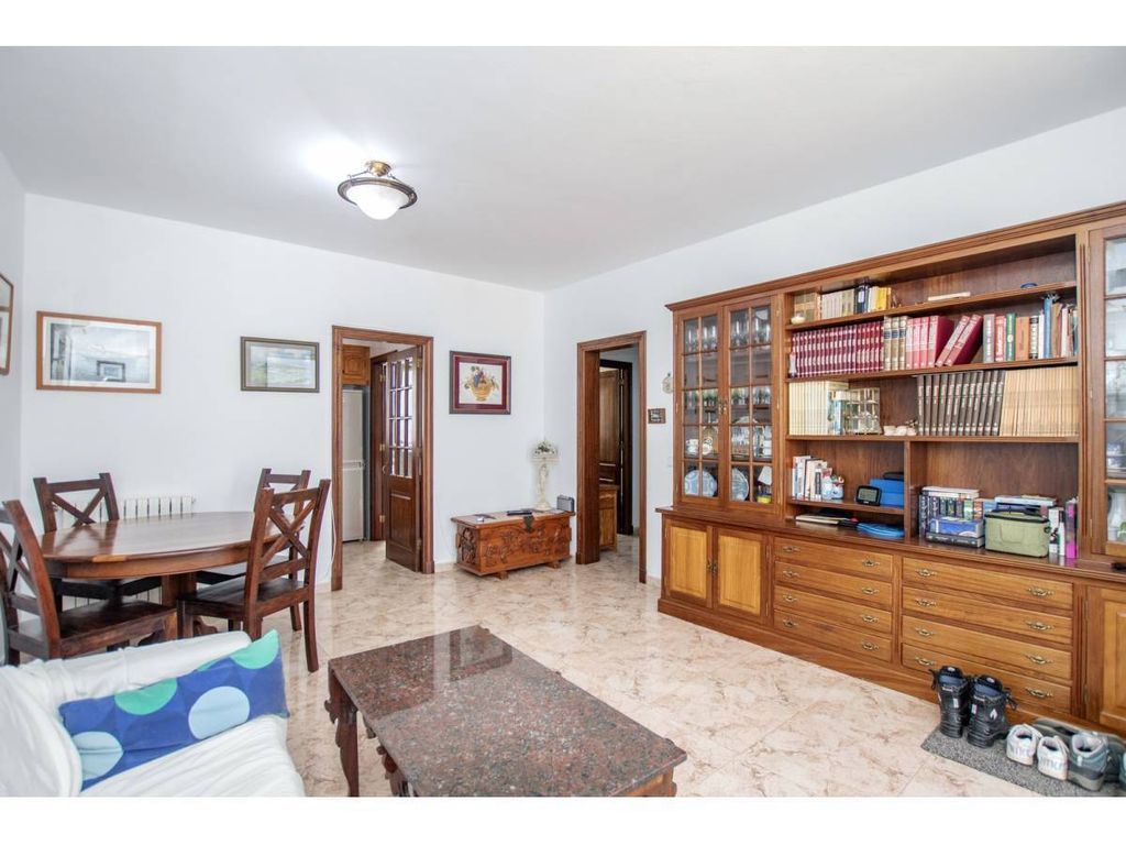 Property photo 3 of 18