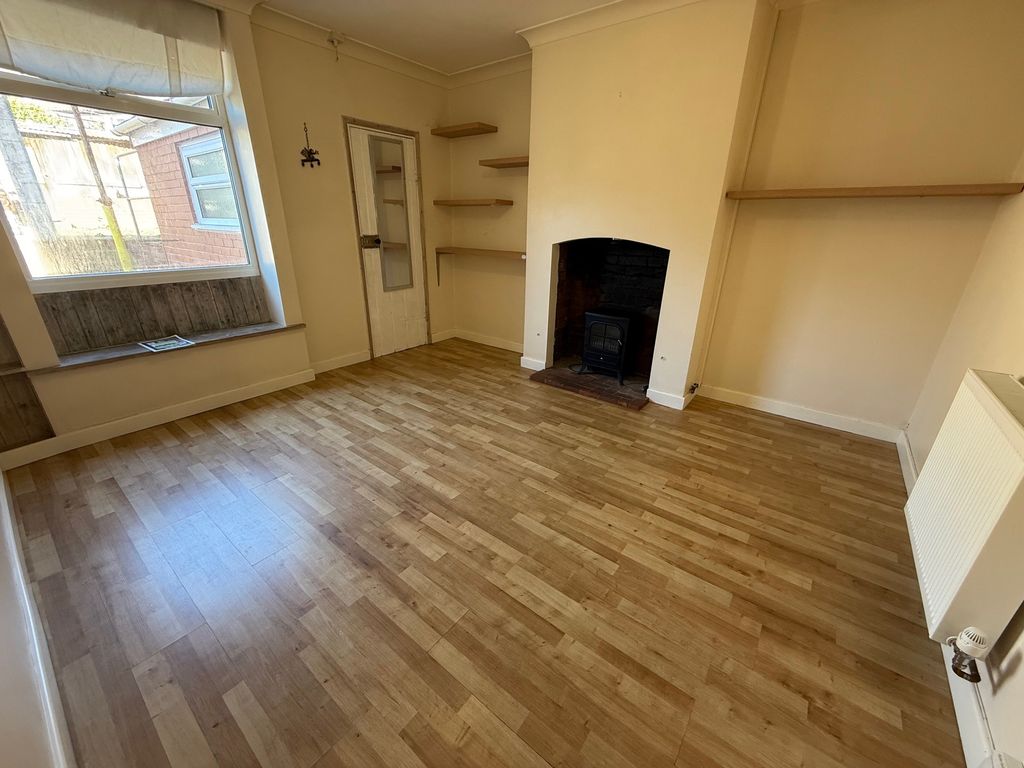 Property photo 3 of 16 Dining Room