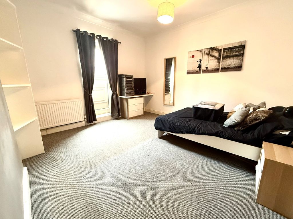 Property photo 1 of 2