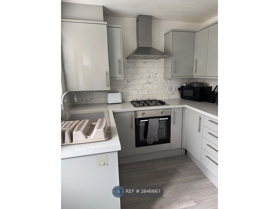 Property photo 2 of 11 Kitchen