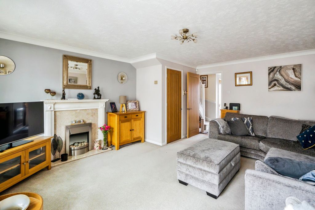 Property photo 3 of 17