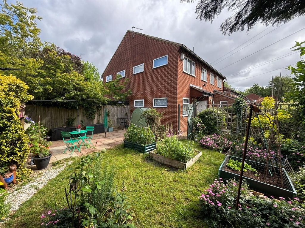 Property photo 1 of 14 30 Manorfield Front.Jpg