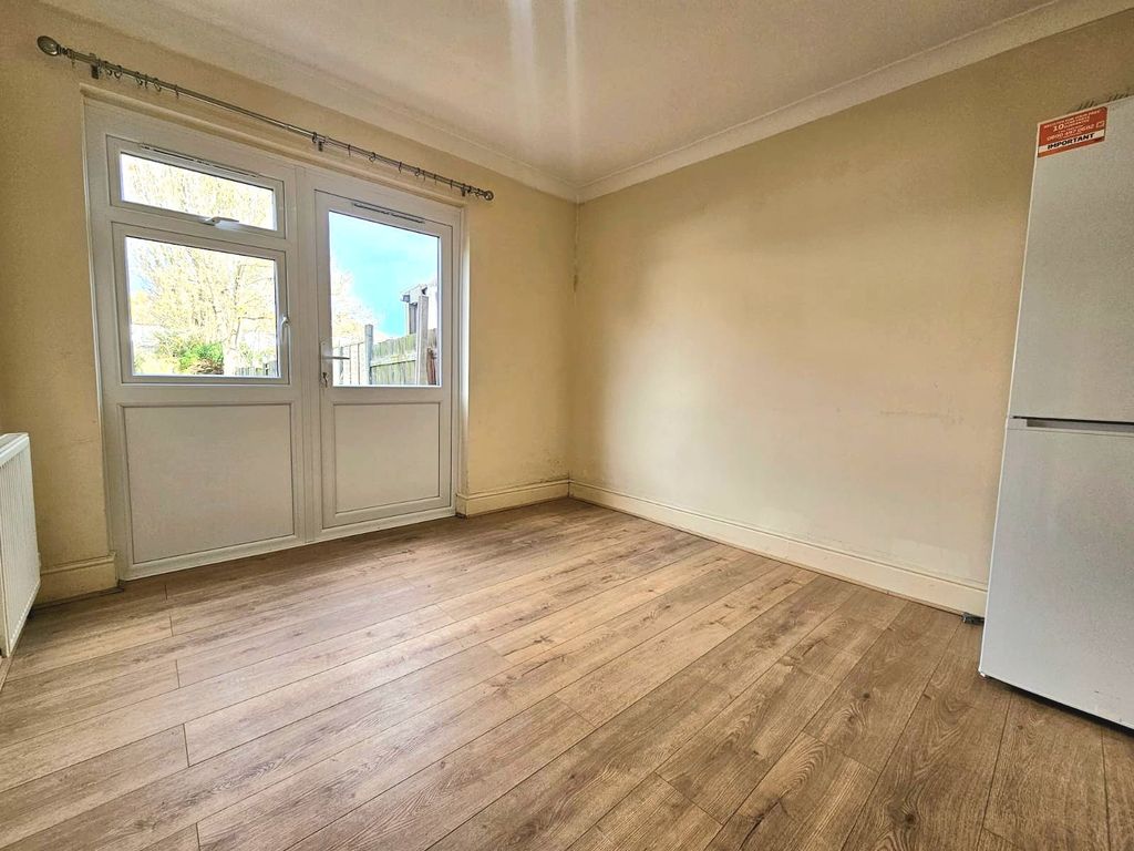 Property photo 3 of 9 Aab648d6-3E9B-49Fa-9F23-42Acb5E149c0