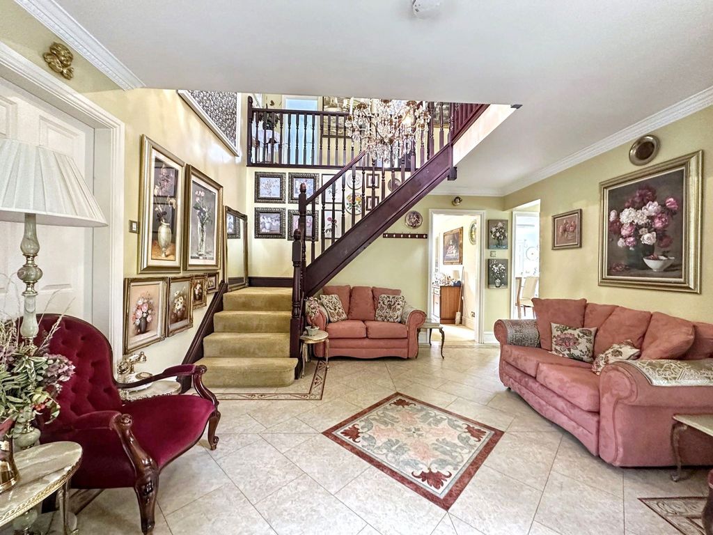 Property photo 2 of 31