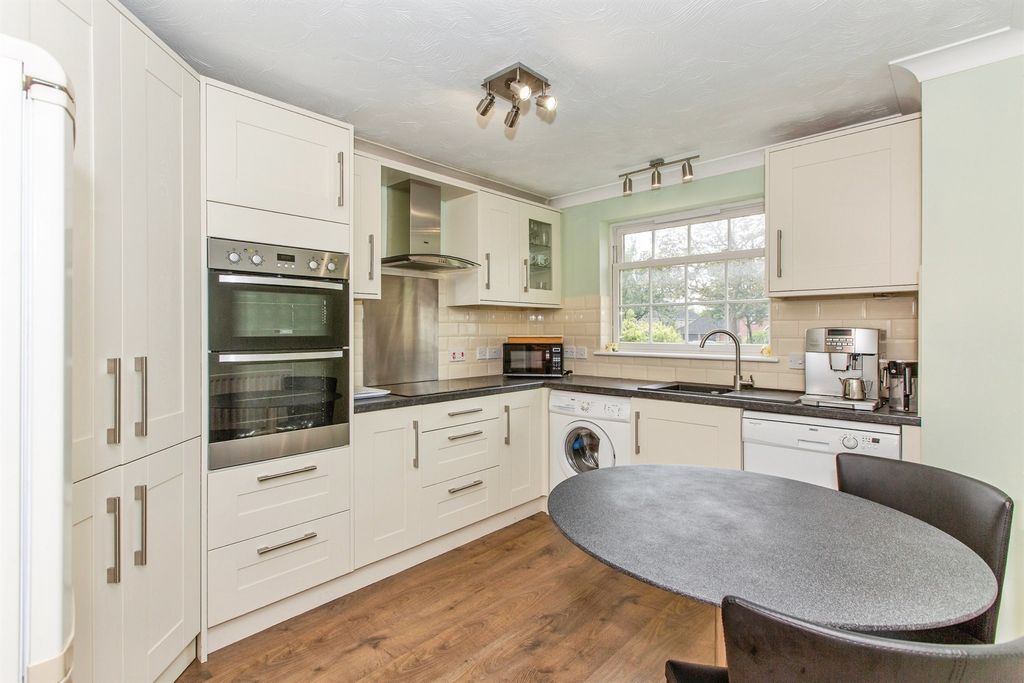 Property photo 2 of 16