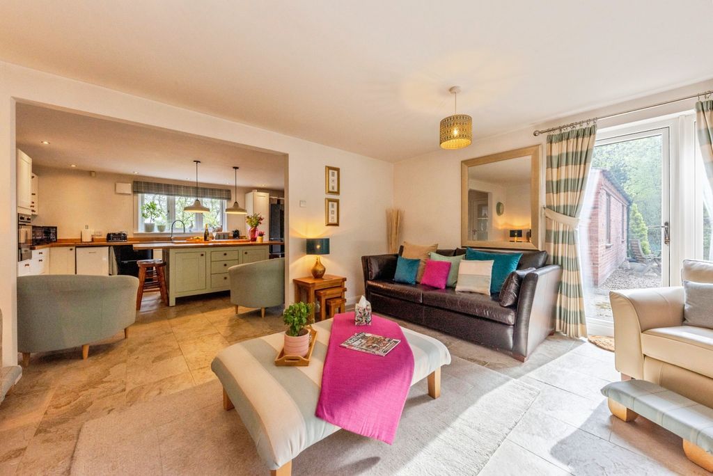 Property photo 3 of 45 Thorney_Brown_Wood-35