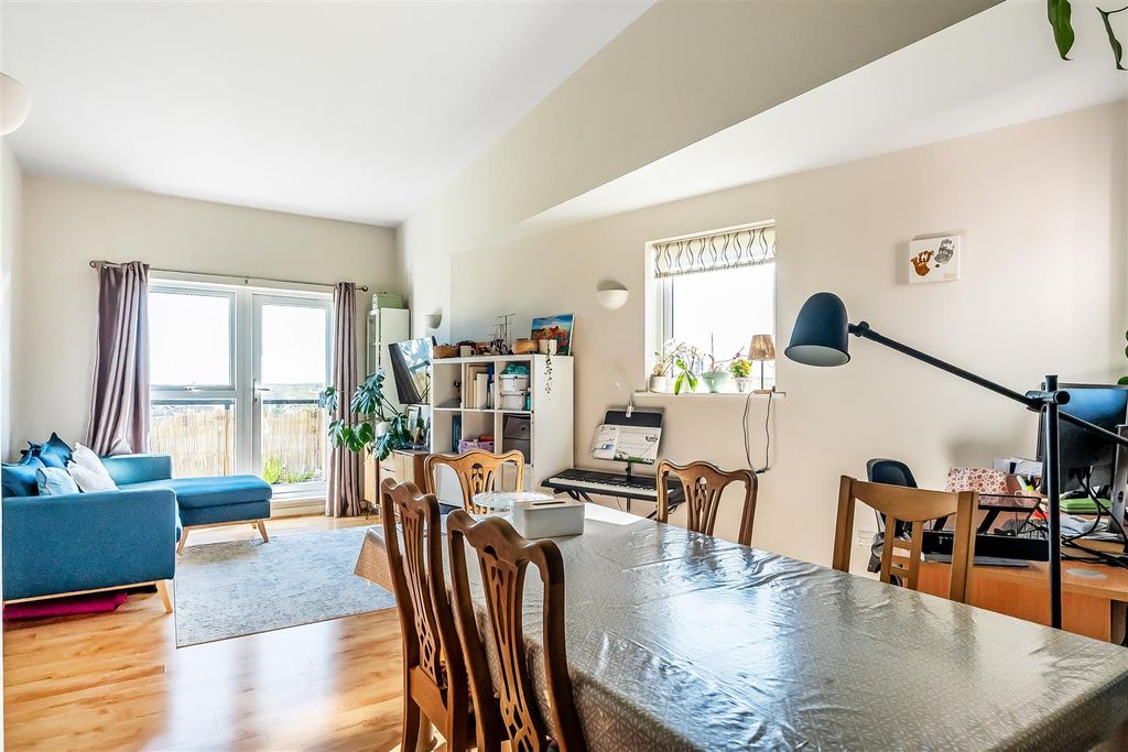 Property photo 3 of 9 15-Cedar-House-14.Jpg