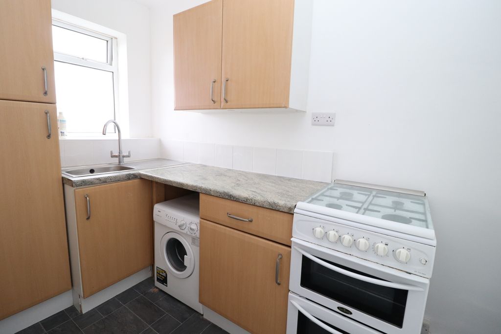 Property photo 3 of 6 Kitchen