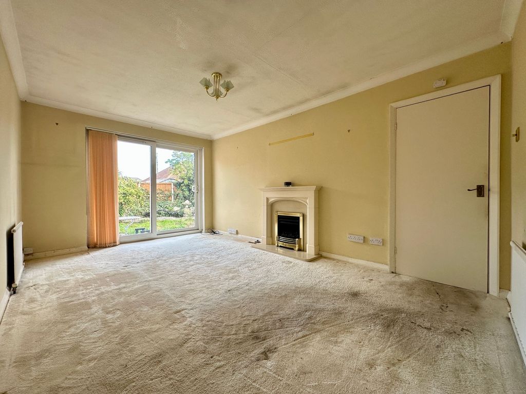 Property photo 3 of 10 Lounge