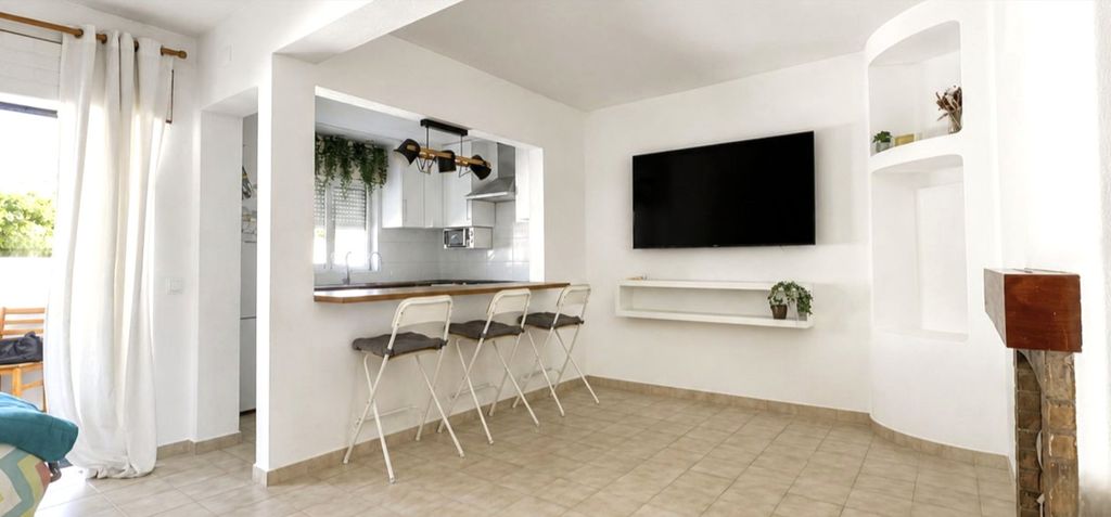 Property photo 1 of 23 Excellent 1-Bedroom Ready To Move In 500 Meters From Rua Da Oura