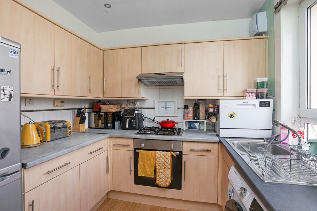 Property photo 3 of 16