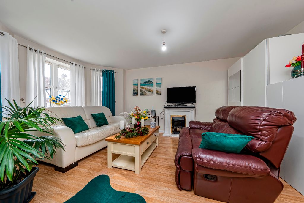 Property photo 2 of 9