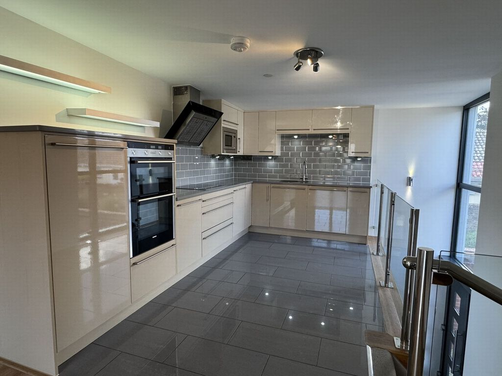 Property photo 2 of 20 Photo 6