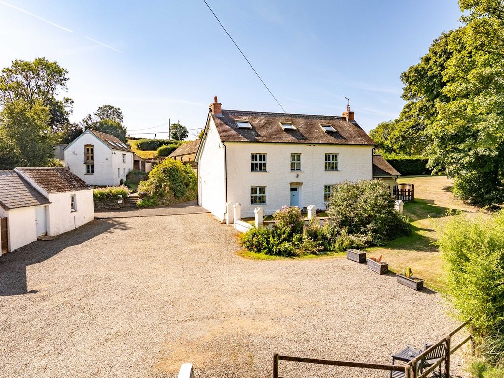 Property photo 3 of 77
