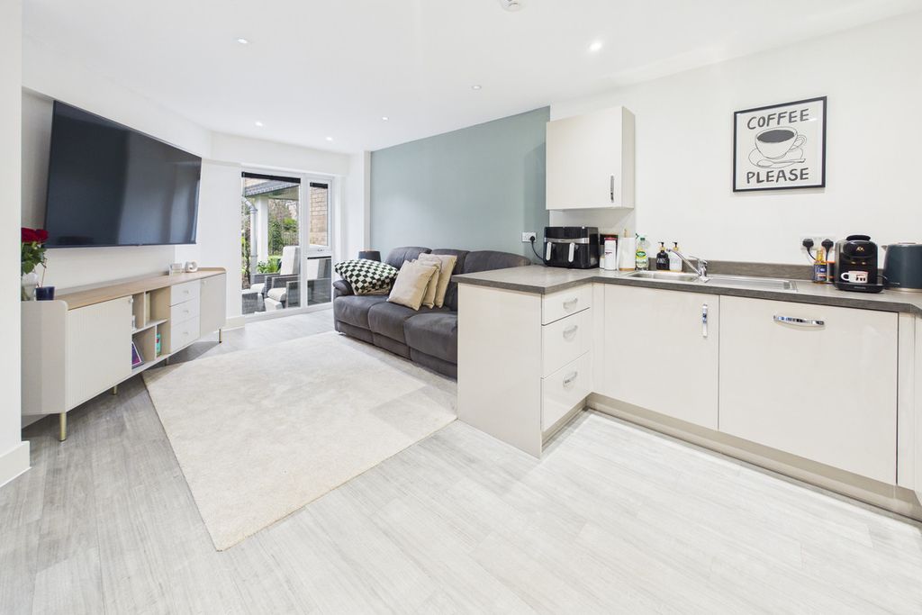 Property photo 2 of 22