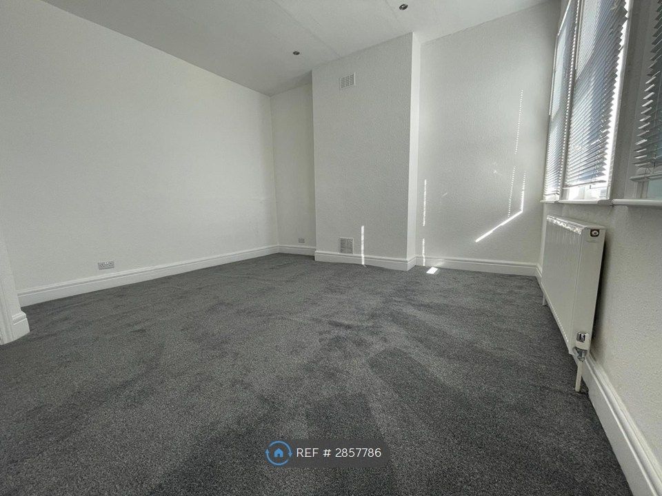 Property photo 2 of 4 Bedroom