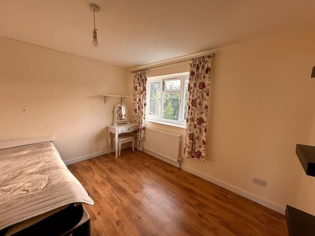 Property photo 2 of 16 Bedroom