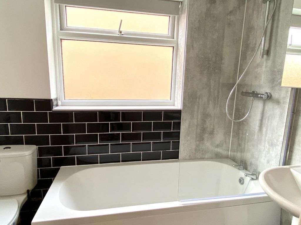 Property photo 3 of 13 Bathroom