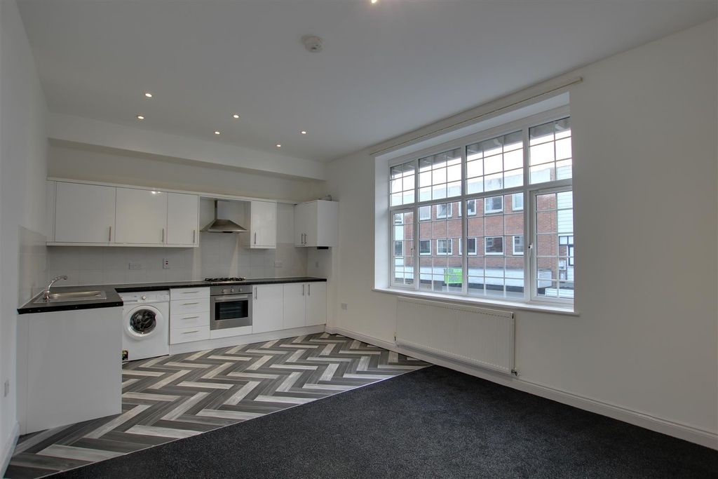 Property photo 2 of 8 i