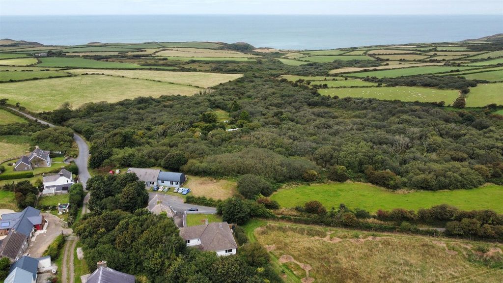 Property photo 2 of 40 Parc-Yr-Efail, Pontiago Pencaer, Goodwick, Pembrokeshire, Sa64 0Jd 4.Jpg