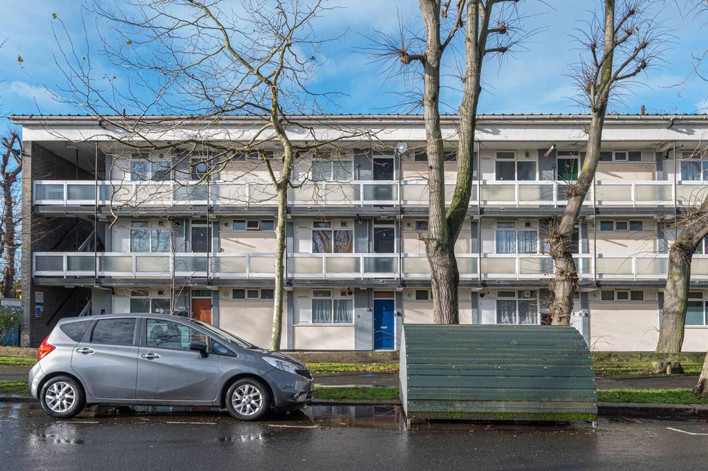 Property photo 2 of 21