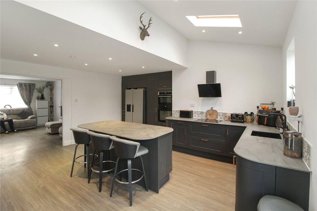 Property photo 3 of 18 Picture No. 11