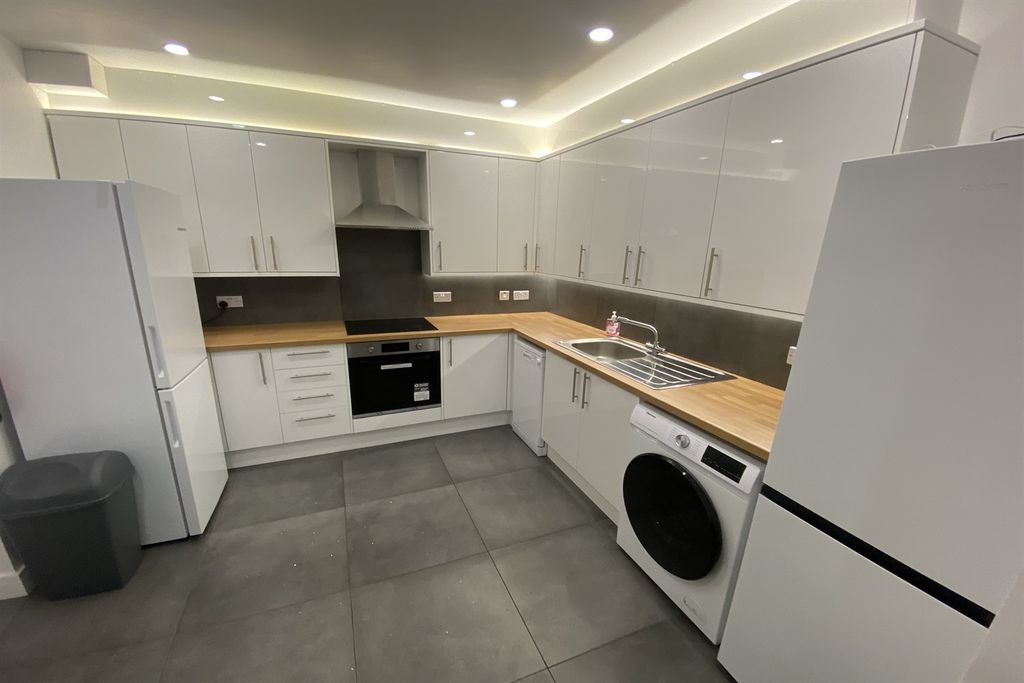 Property photo 1 of 15 (Main)