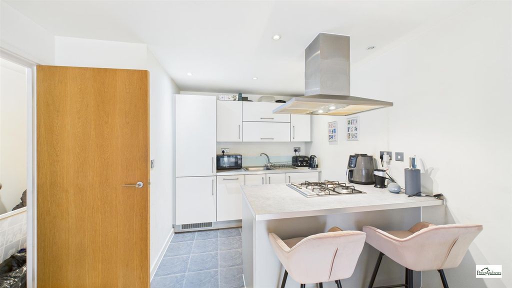 Property photo 3 of 9 Cam02085G0-Pr0239-Still007.Jpg