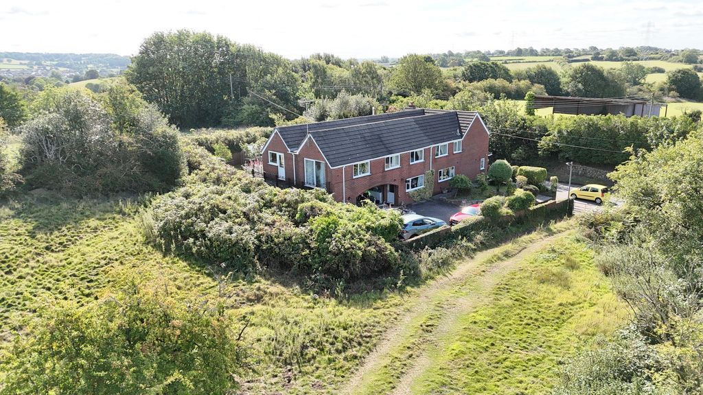 Property photo 2 of 36