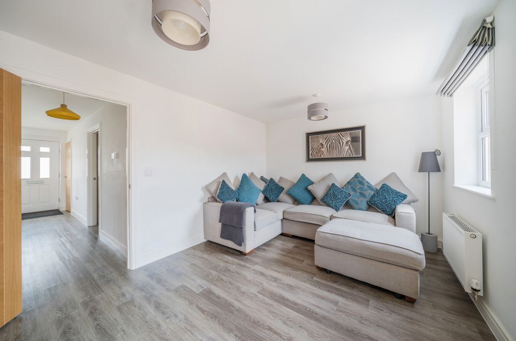 Property photo 3 of 25 1299311-9-6838723...