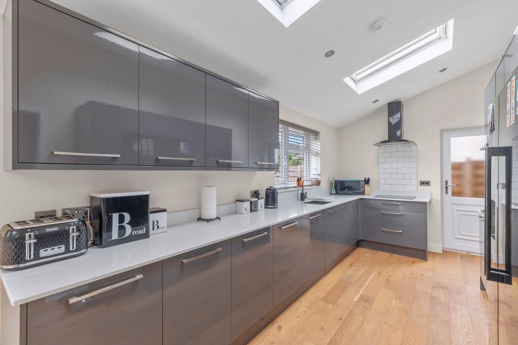 Property photo 3 of 20 Picture 3