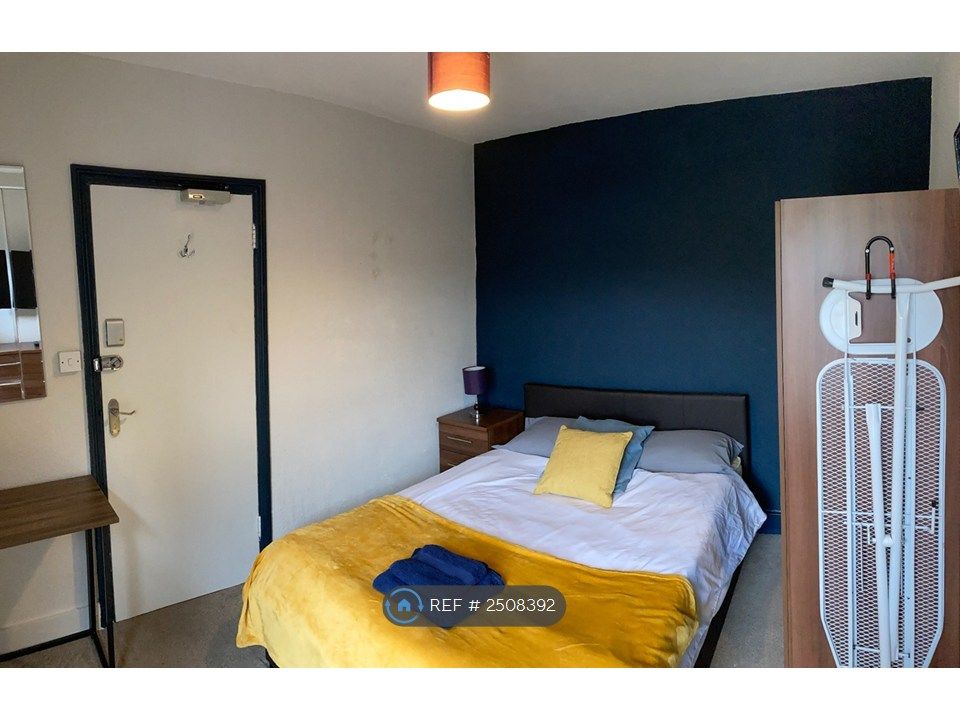 Property photo 2 of 15 Room  4 - Available On 8th Of August (£650)