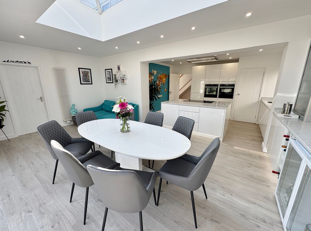 Property photo 1 of 33