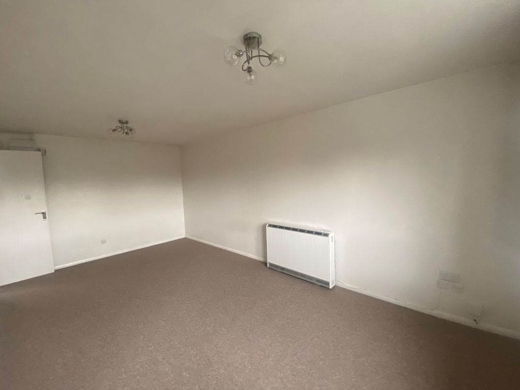 Property photo 3 of 6 Lounge 2