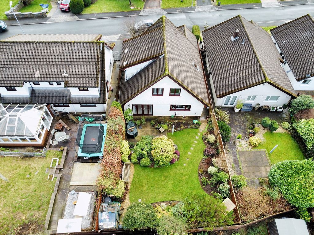 Property photo 2 of 27