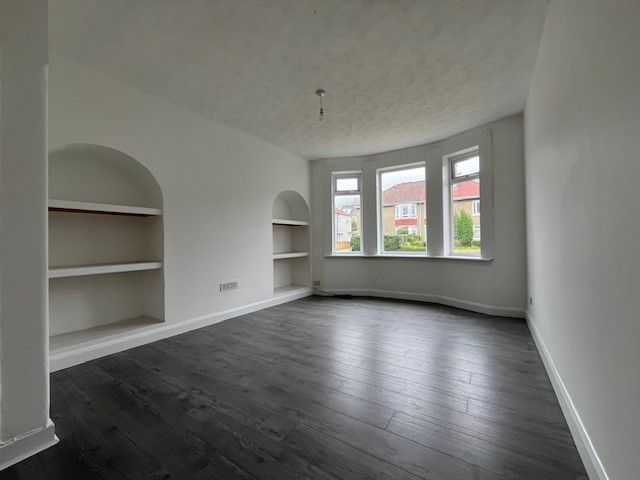 Property photo 1 of 11 Living Room