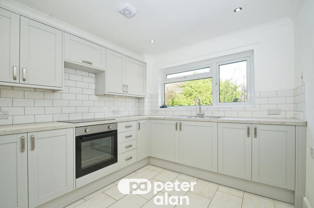 Property photo 3 of 19 Kitchen