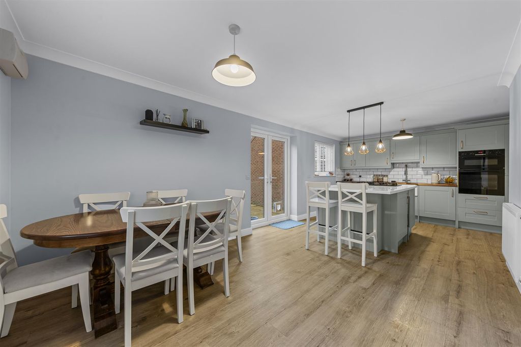 Property photo 3 of 26 37Churchfarmaveweb19.Jpg