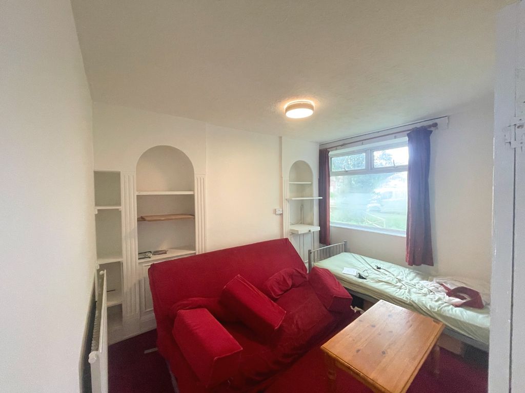 Property photo 2 of 9 4233151