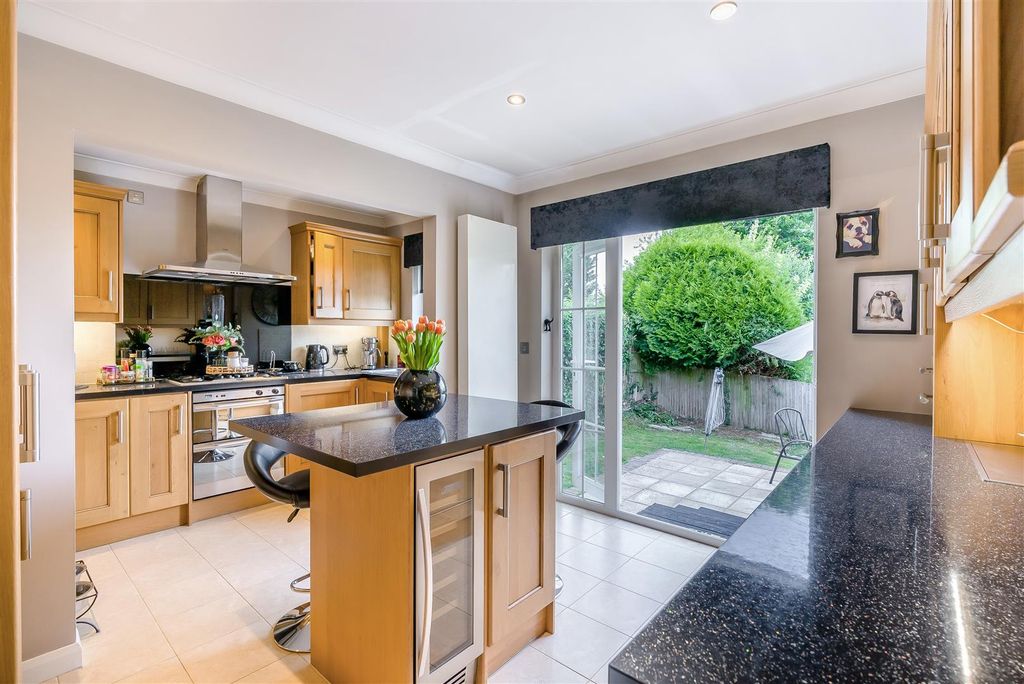 Property photo 3 of 16 8649943-Interior24.Jpg