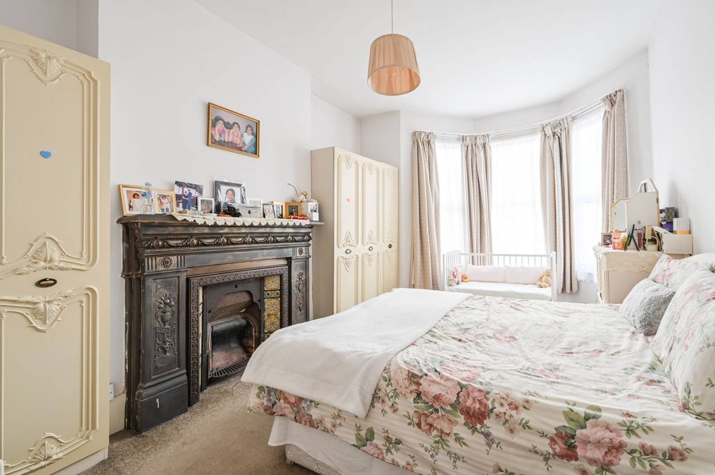 Property photo 3 of 19