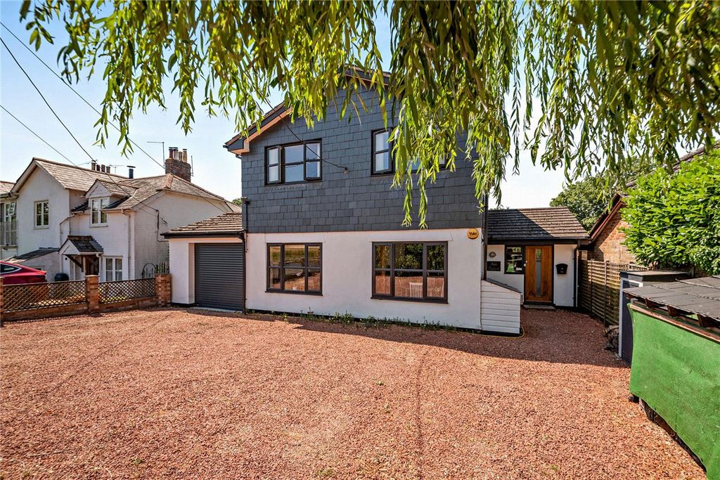 Property photo 1 of 17 House