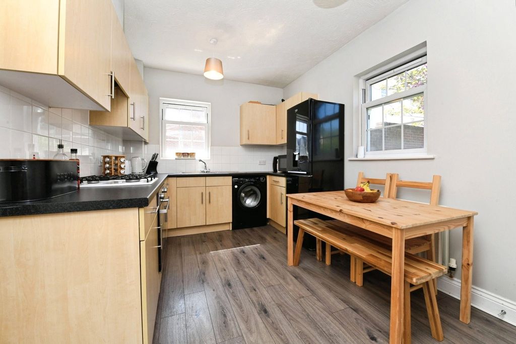 Property photo 3 of 11 Photo